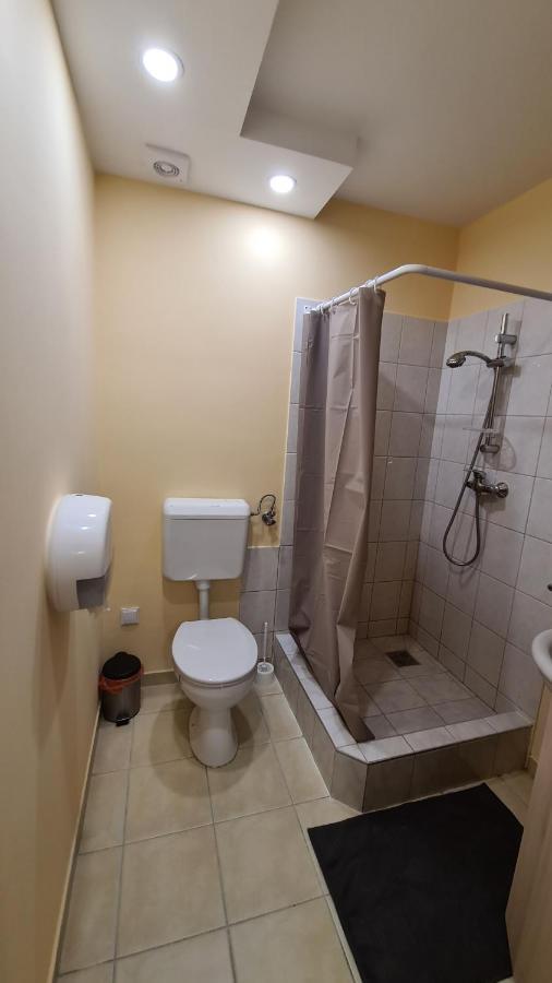 Lucsony Apartman Mosonmagyarovar Bagian luar foto
