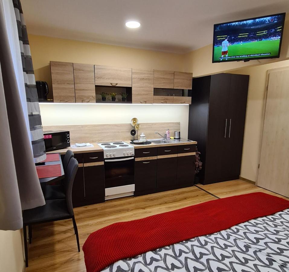Lucsony Apartman Mosonmagyarovar Bagian luar foto