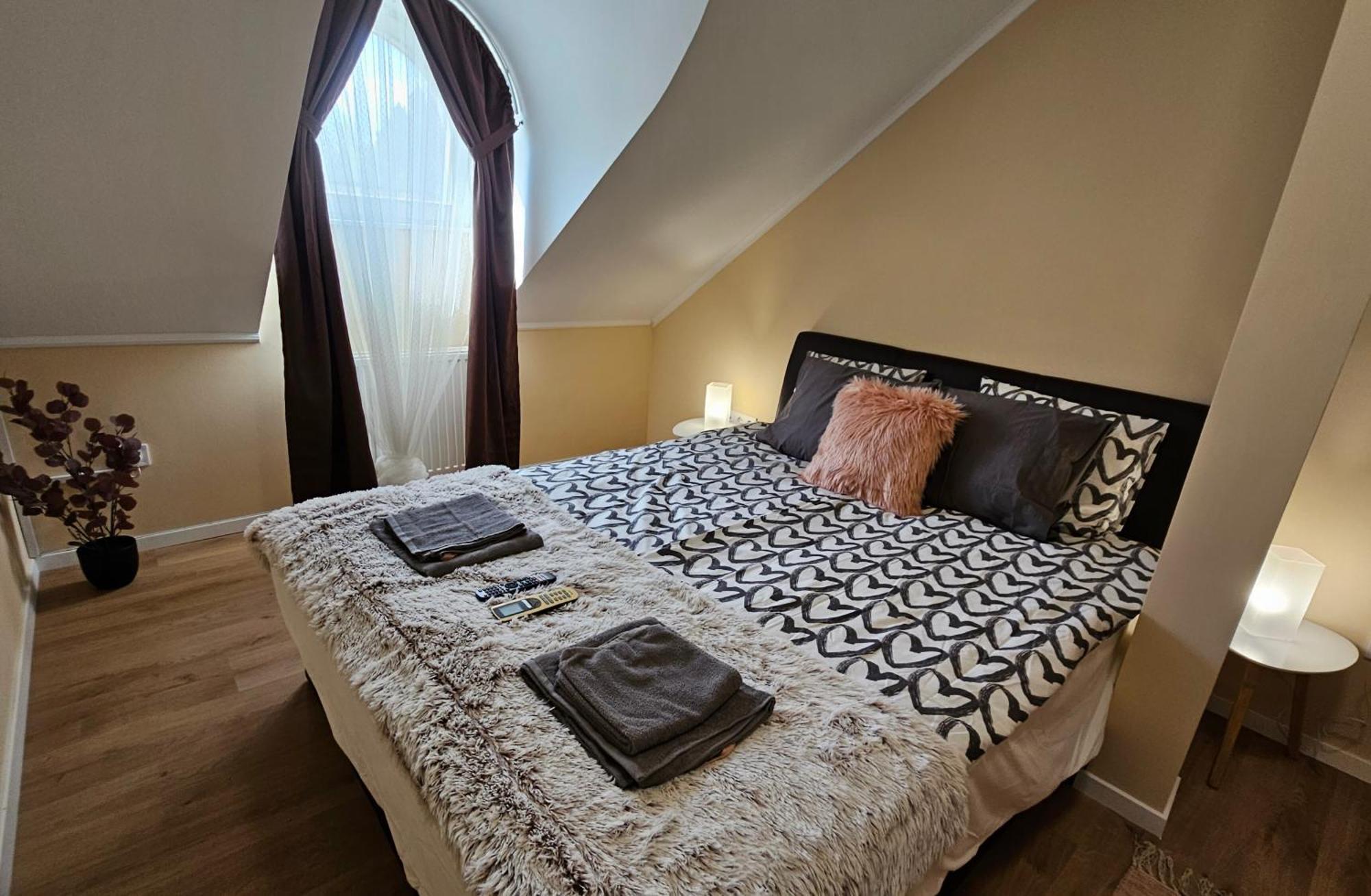 Lucsony Apartman Mosonmagyarovar Bagian luar foto