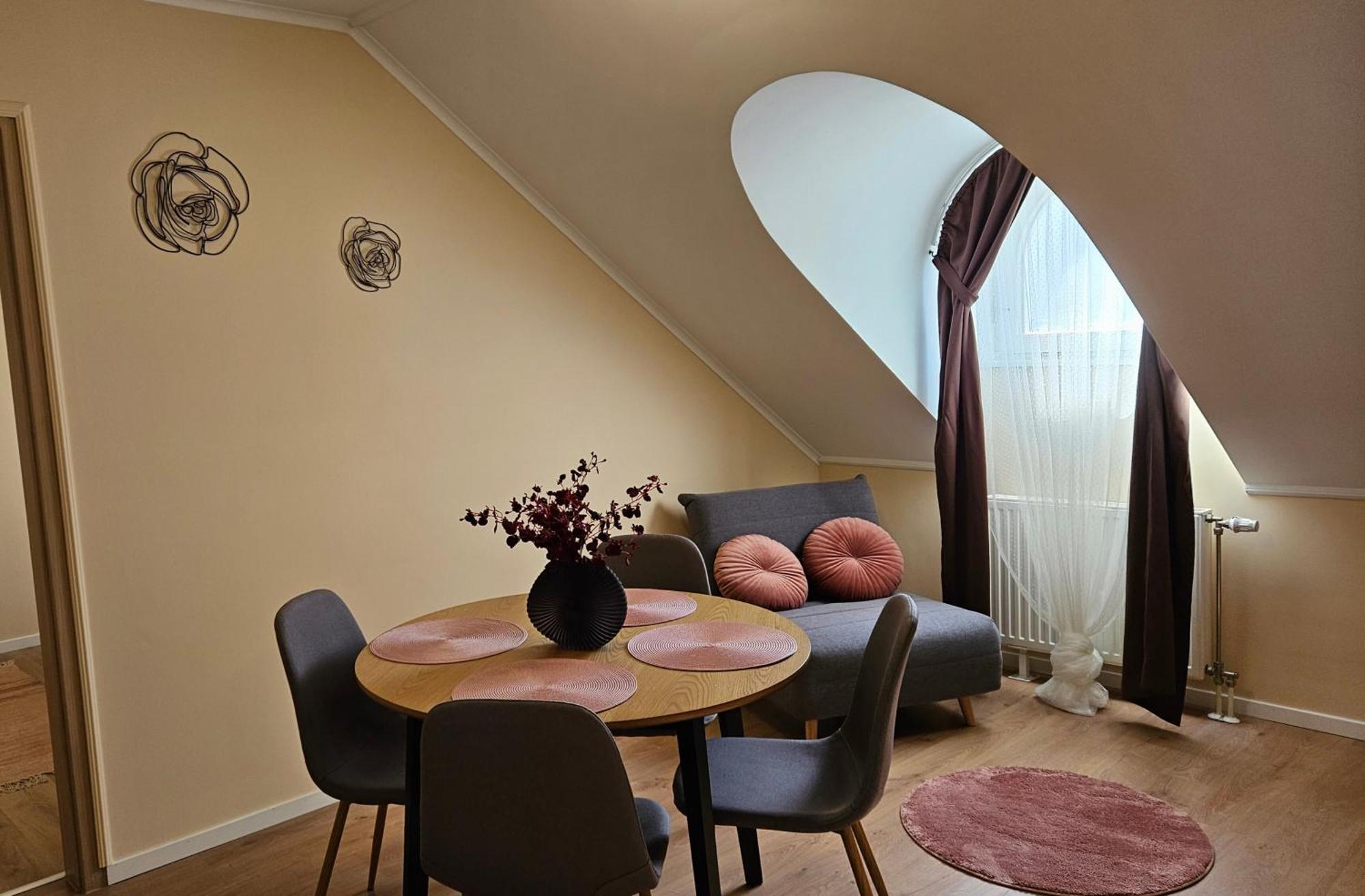 Lucsony Apartman Mosonmagyarovar Bagian luar foto